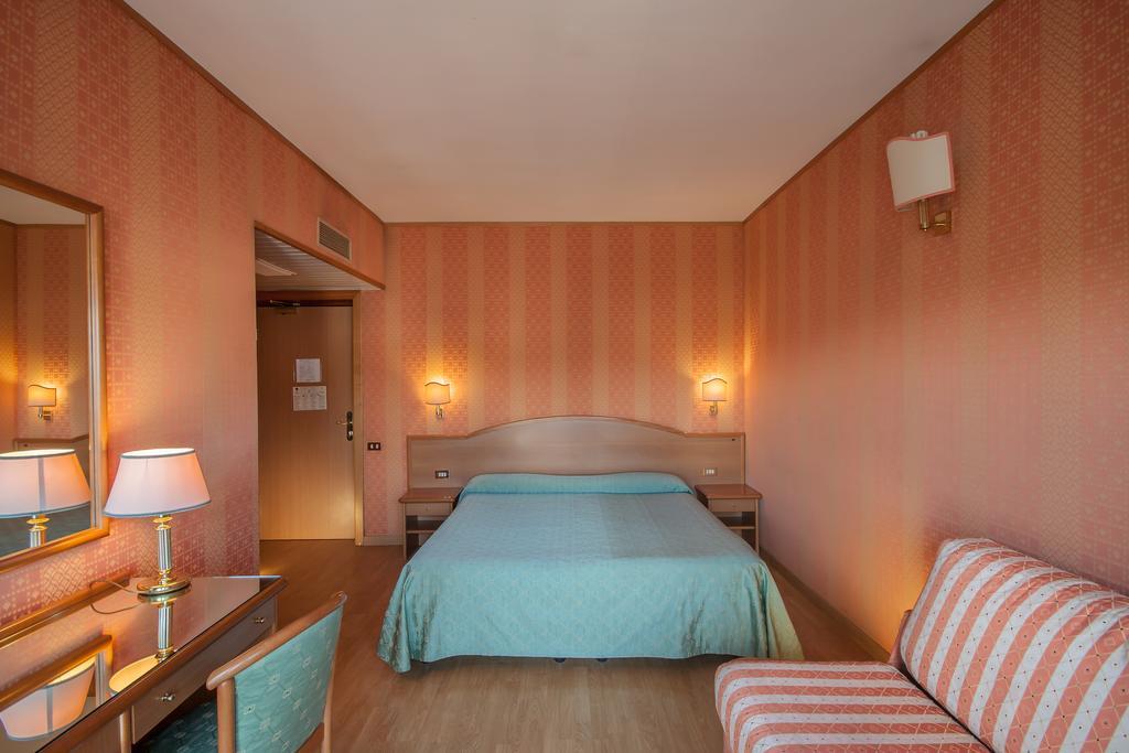 Park Hotel Dei Massimi Рим Екстериор снимка